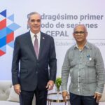 Luis Abinader junto al secretario general de la OEA, Albert Ramdin