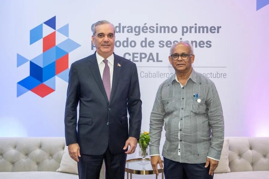 Luis Abinader junto al secretario general de la OEA, Albert Ramdin