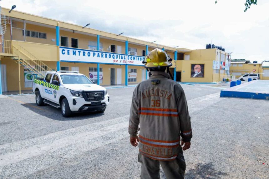 Bomberos atienden emergencia en la escuela Domingo Savio